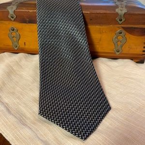 Geoffrey Beene 100% silk tie